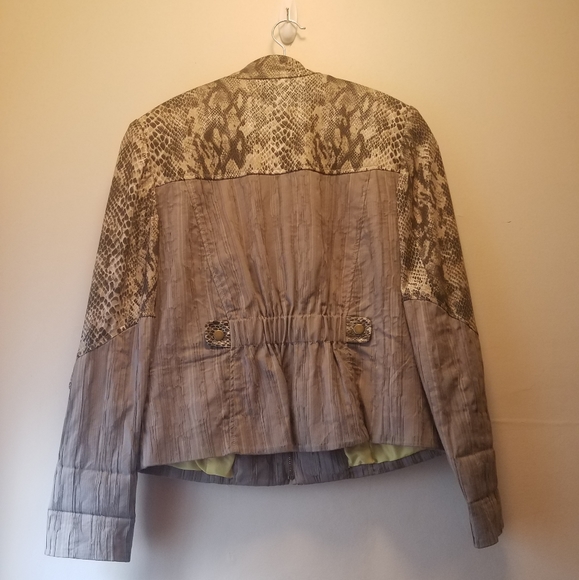 Anthracite jacket, size 6, snake skin upper, lined in fantastic green colour. - Picture 3 of 4